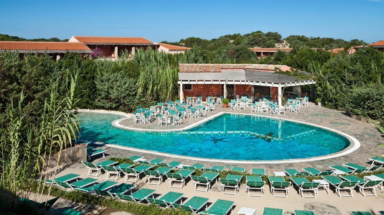 La piscina dell’Hotel Le Sabine e La Duna Bianca